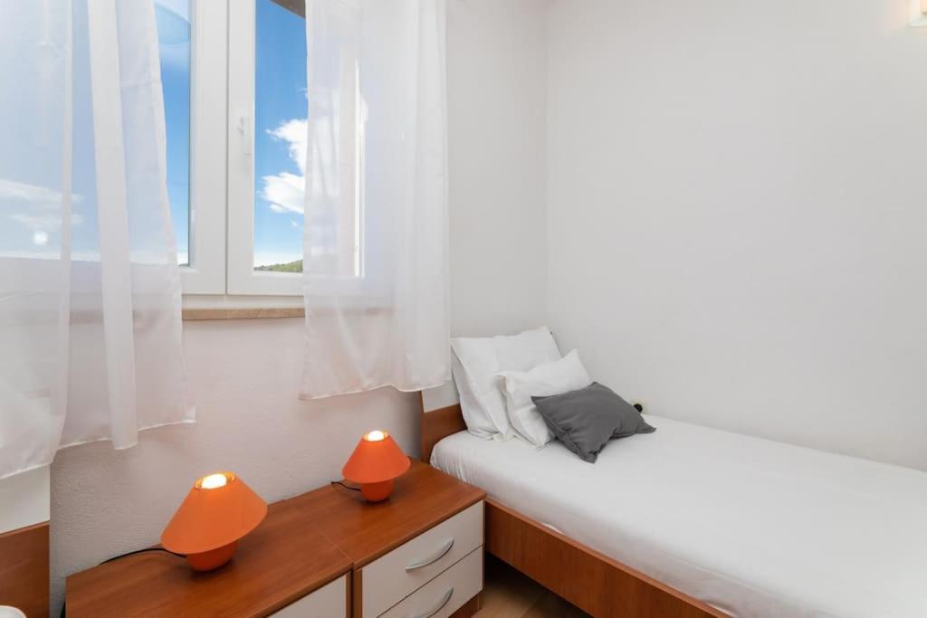 Bento Apartment - Best View On Town And Sea Pucisca Exteriér fotografie